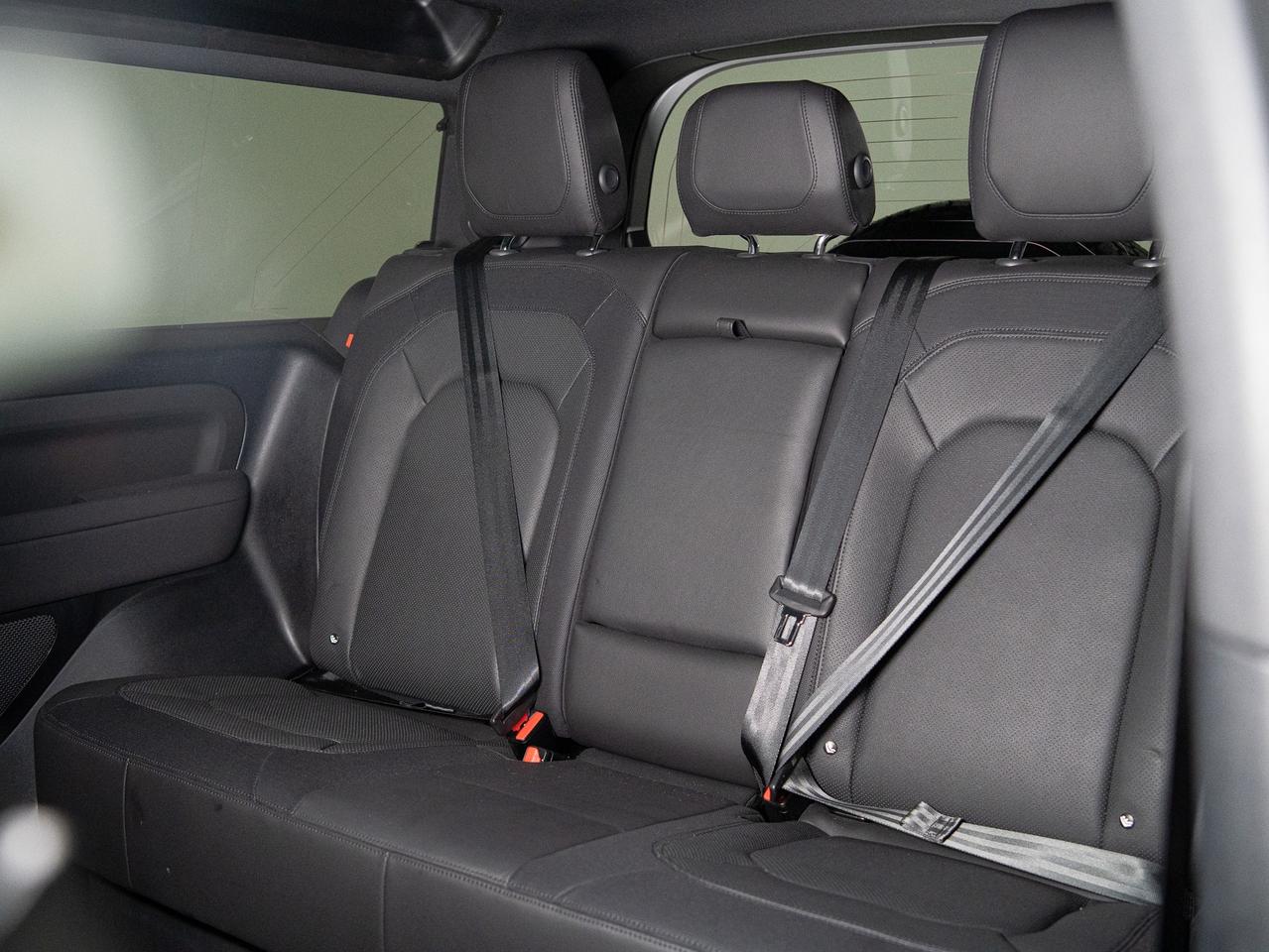 2023 Land Rover Defender P400 | 90 | X-DYNAMIC | MERIDIAN | PANO Photo