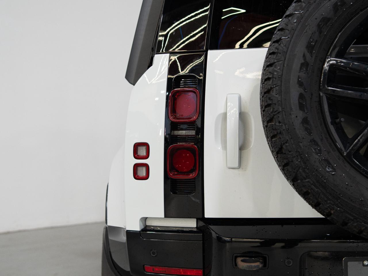 2023 Land Rover Defender P400 | 90 | X-DYNAMIC | MERIDIAN | PANO Photo