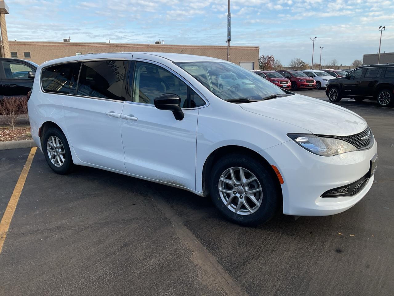 2024 Dodge Grand Caravan POWER DOORS / ANDROID APPLE CARPLAY / HTD SEATS Photo