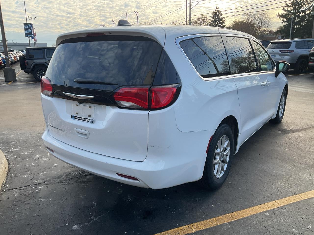 2024 Dodge Grand Caravan POWER DOORS / ANDROID APPLE CARPLAY / HTD SEATS Photo