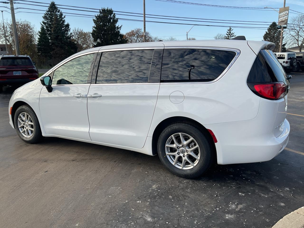 2024 Dodge Grand Caravan POWER DOORS / ANDROID APPLE CARPLAY / HTD SEATS Photo