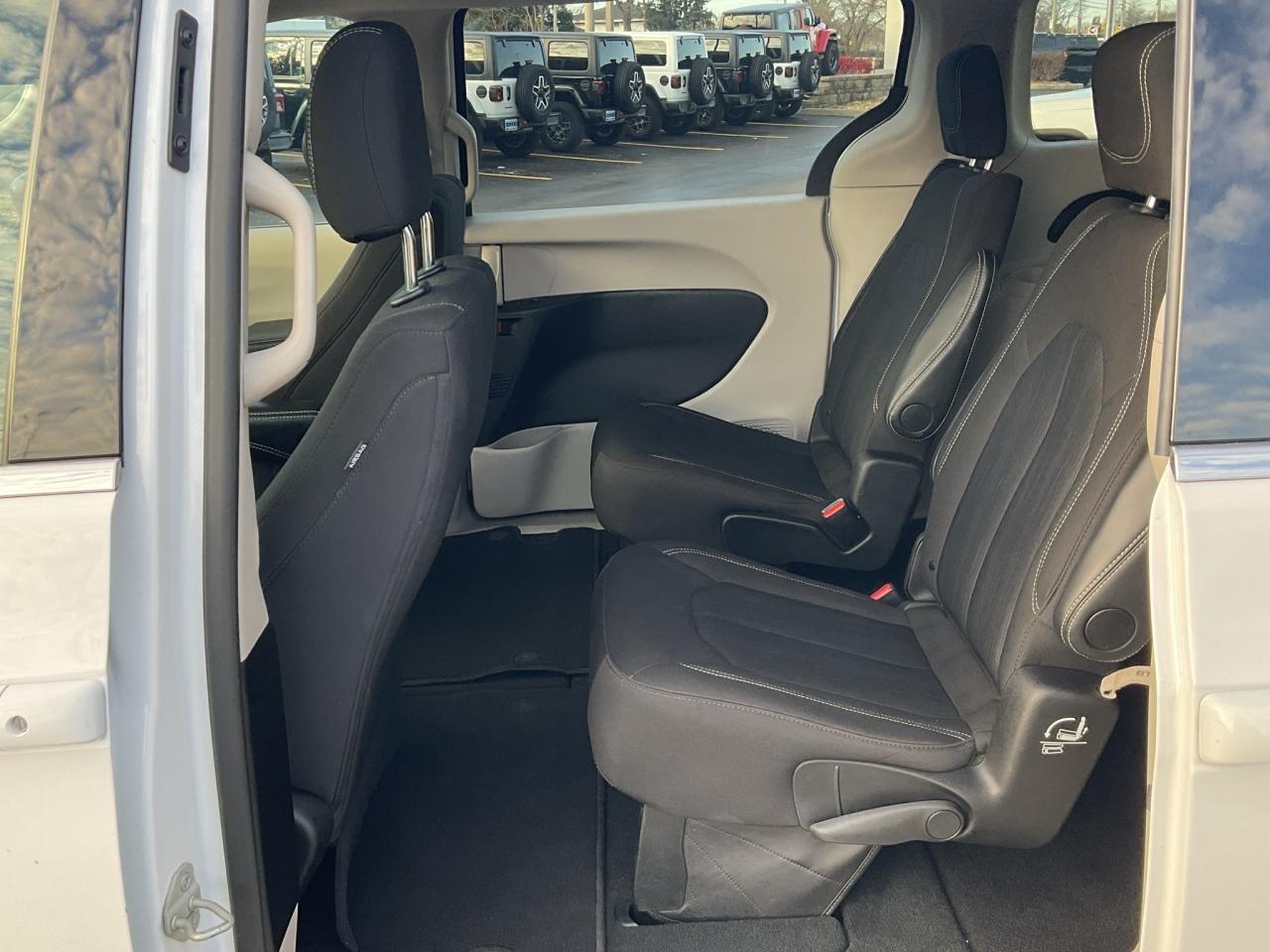 2024 Dodge Grand Caravan POWER DOORS / ANDROID APPLE CARPLAY / HTD SEATS Photo