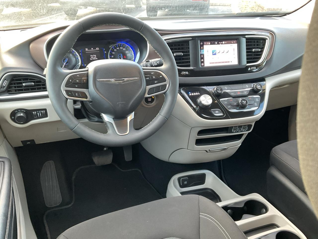 2024 Dodge Grand Caravan POWER DOORS / ANDROID APPLE CARPLAY / HTD SEATS Photo