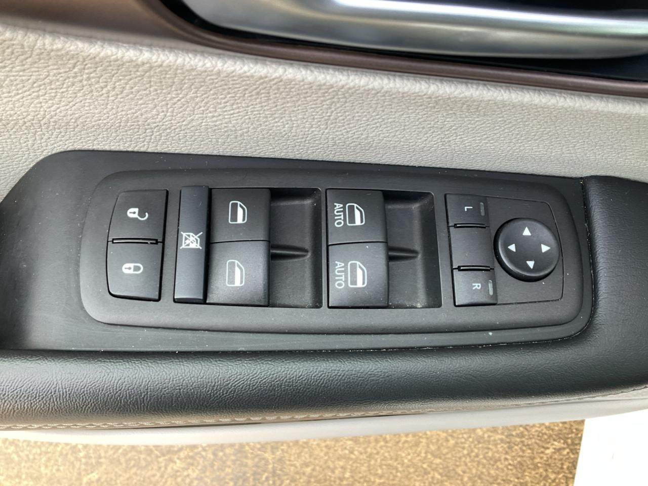 2024 Dodge Grand Caravan POWER DOORS / ANDROID APPLE CARPLAY / HTD SEATS Photo