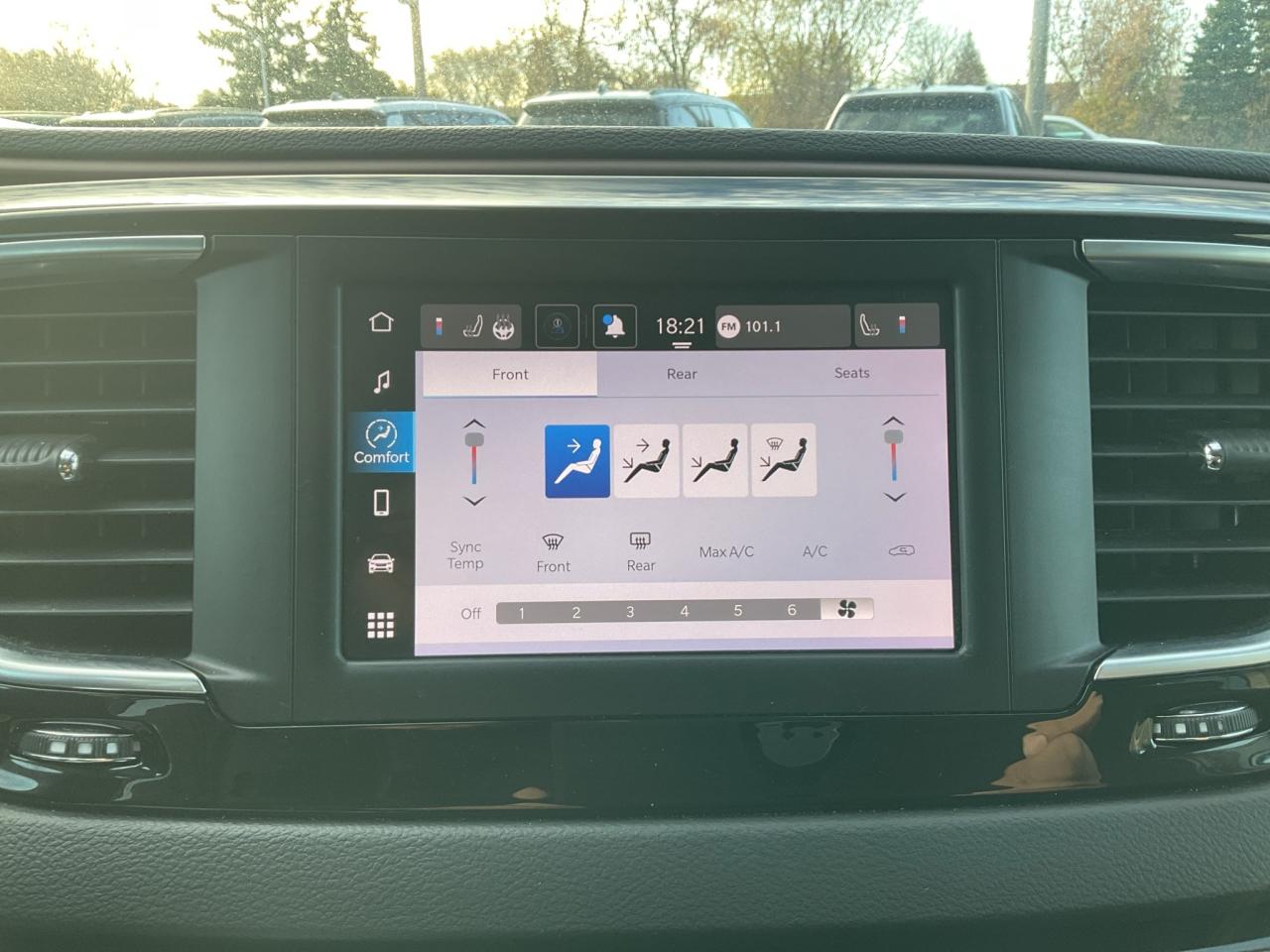 2024 Dodge Grand Caravan POWER DOORS / ANDROID APPLE CARPLAY / HTD SEATS Photo