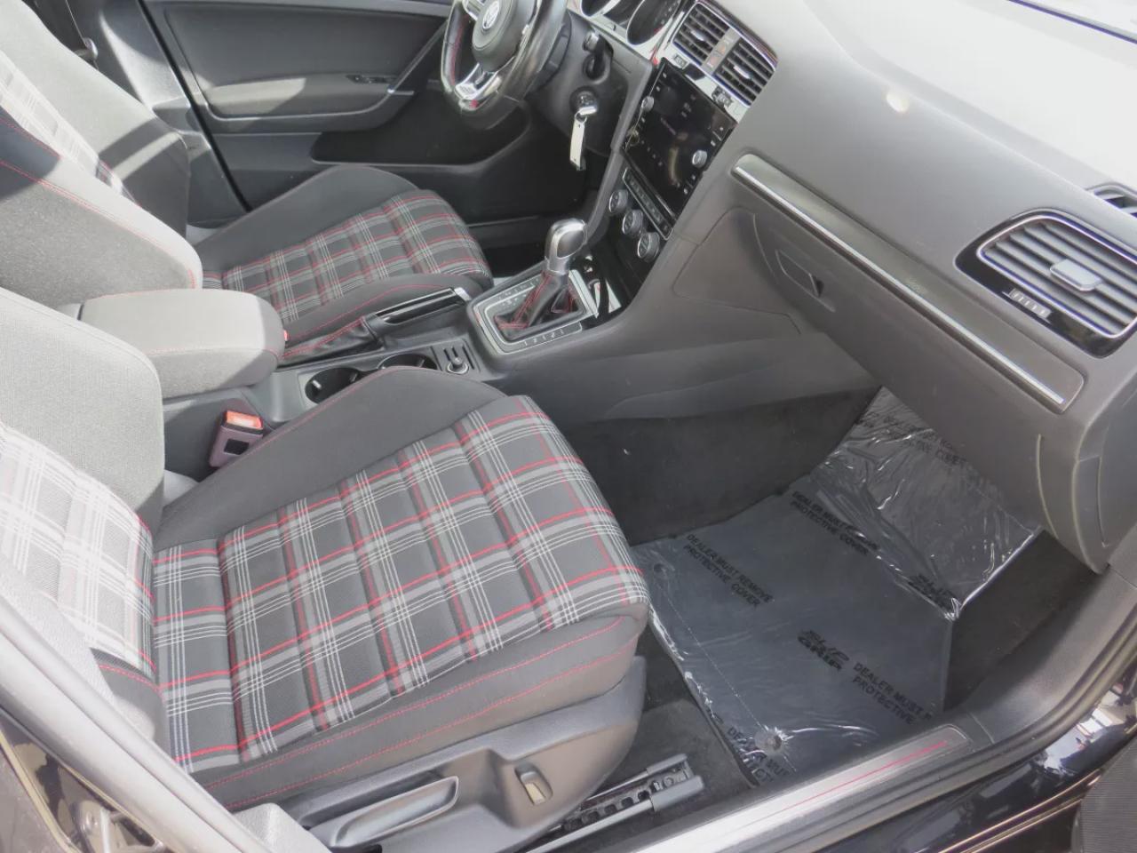 2018 Volkswagen Golf GTI Autobahn (**SAFETY/CERTIFIED!!**ALLOY RIMS**FOG LIGHTS**HEATED SEATS**LEATHER WRAPPED STEERING WHEEL WITH RED STITCHING**DIGITAL TOUCHSCREEN**DUAL CLIMATE CONTROL**BLUETOOTH**CRUISE CONTROL**) Photo