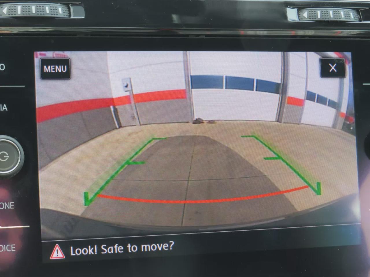 2018 Volkswagen Golf GTI Autobahn (**SAFETY/CERTIFIED!!**ALLOY RIMS**FOG LIGHTS**HEATED SEATS**LEATHER WRAPPED STEERING WHEEL WITH RED STITCHING**DIGITAL TOUCHSCREEN**DUAL CLIMATE CONTROL**BLUETOOTH**CRUISE CONTROL**) Photo