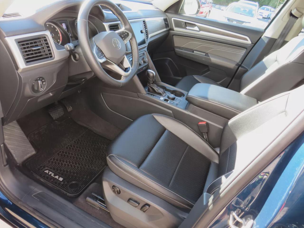 2021 Volkswagen Atlas Comfortline (**CLEAN TITLE/NO ACCIDENTS!!**SAFETY/CERTIFIED!!**AWD**ALLOY RIMS**REMOTE START**NAVIGATION**TRAILER HITCH**PUSH BUTTON START**LEATHER**REVERSE CAMERA**DRIVE MODES**POWER SEATS**POWER TAILGATE**DUAL CLIMATE CONTROL**CUSTOM ATLAS RUBBER MATS** Photo3