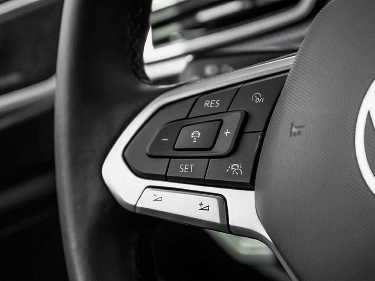 2026 Volkswagen Atlas Cross Sport Execline  - Massaging Seats Photo