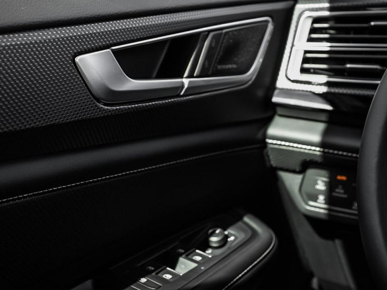 2026 Volkswagen Atlas Cross Sport Execline  - Massaging Seats Photo