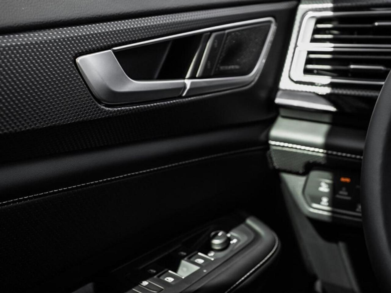 2026 Volkswagen Atlas Cross Sport Execline  - Massaging Seats Photo