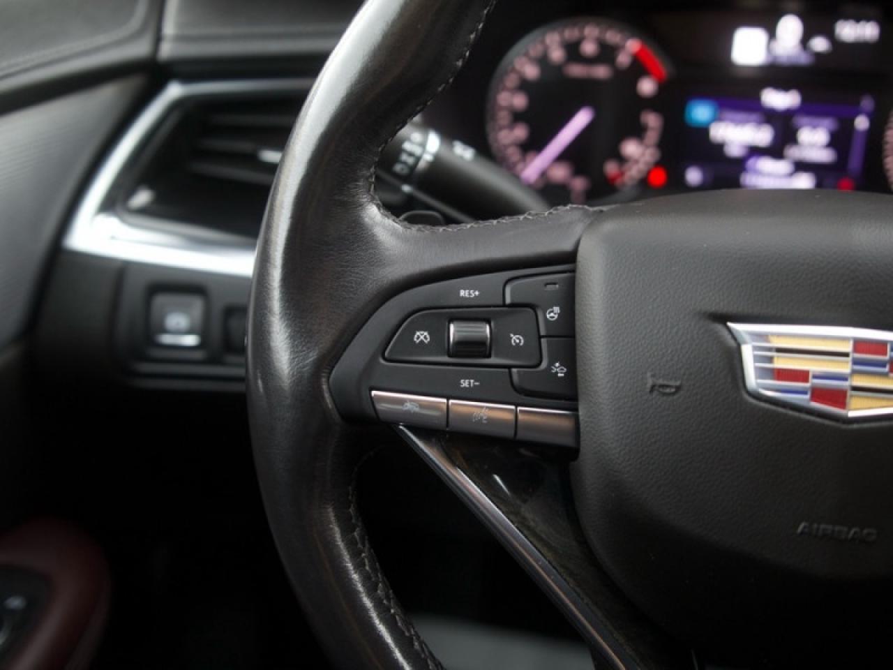 2021 Cadillac XT6 Premium Luxury  **VERY CLEAN - 6 PASS** Photo