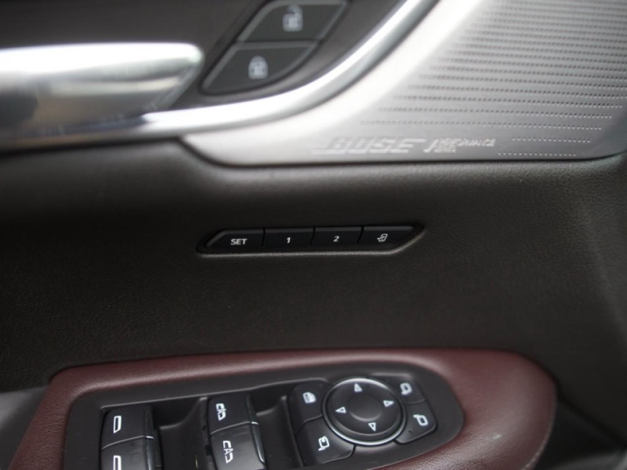 2021 Cadillac XT6 Premium Luxury  **VERY CLEAN - 6 PASS** Photo