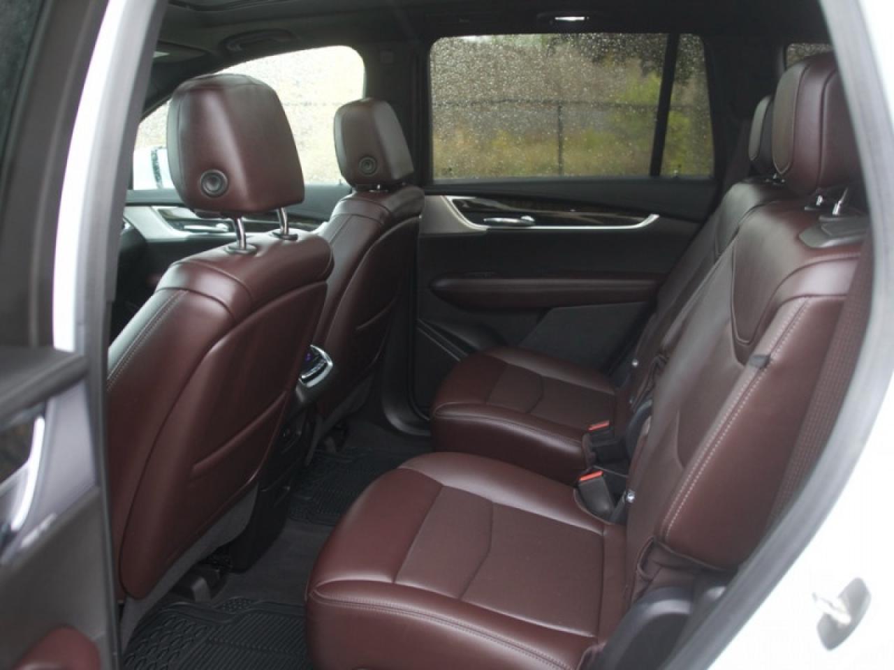 2021 Cadillac XT6 Premium Luxury  **VERY CLEAN - 6 PASS** Photo