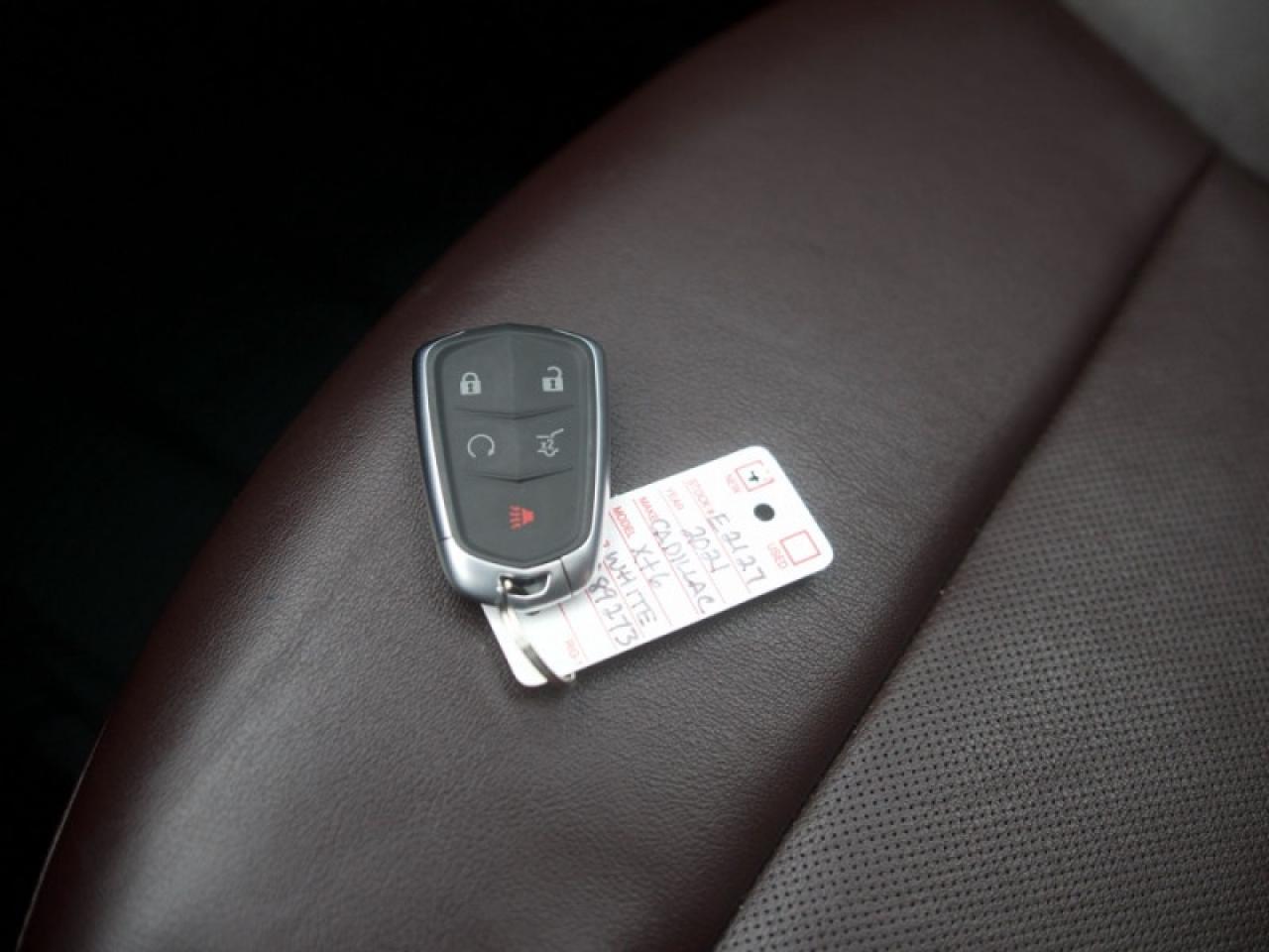 2021 Cadillac XT6 Premium Luxury  **VERY CLEAN - 6 PASS** Photo