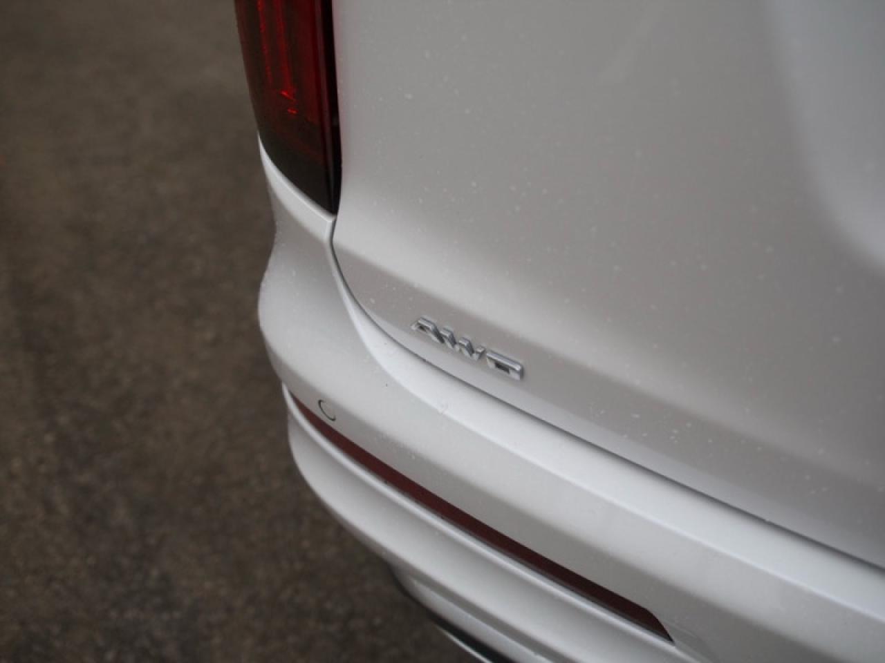 2021 Cadillac XT6 Premium Luxury  **VERY CLEAN - 6 PASS** Photo