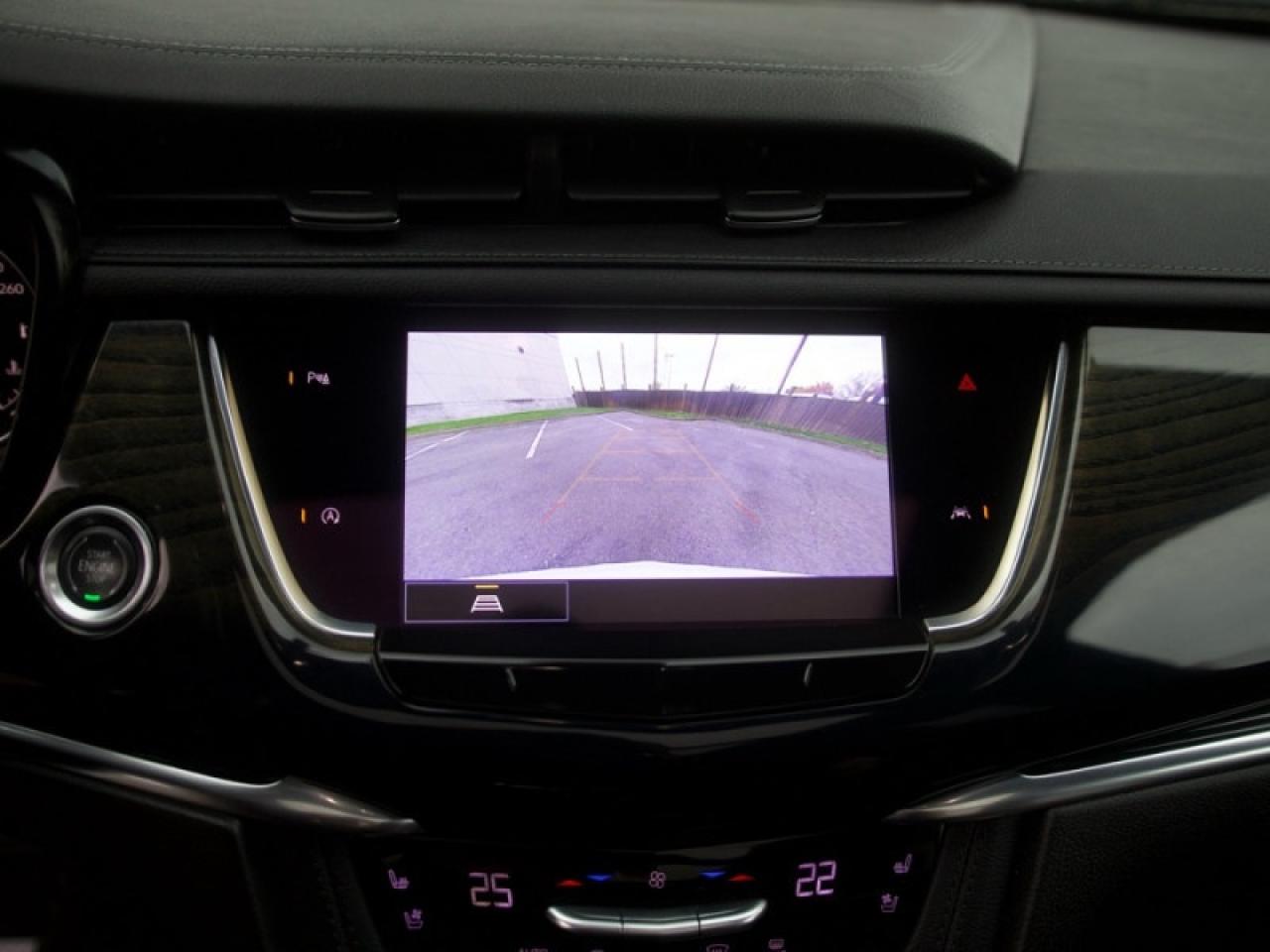 2021 Cadillac XT6 Premium Luxury  **VERY CLEAN - 6 PASS** Photo