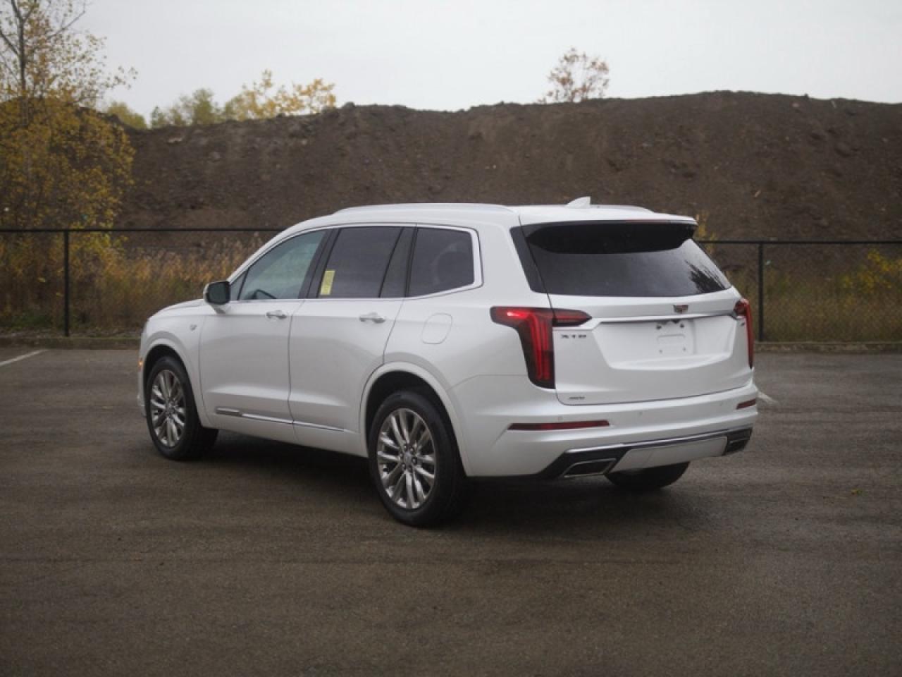 2021 Cadillac XT6 Premium Luxury  **VERY CLEAN - 6 PASS** Photo2