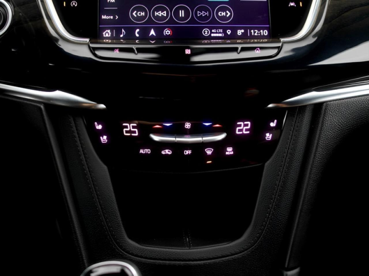 2021 Cadillac XT6 Premium Luxury  **VERY CLEAN - 6 PASS** Photo