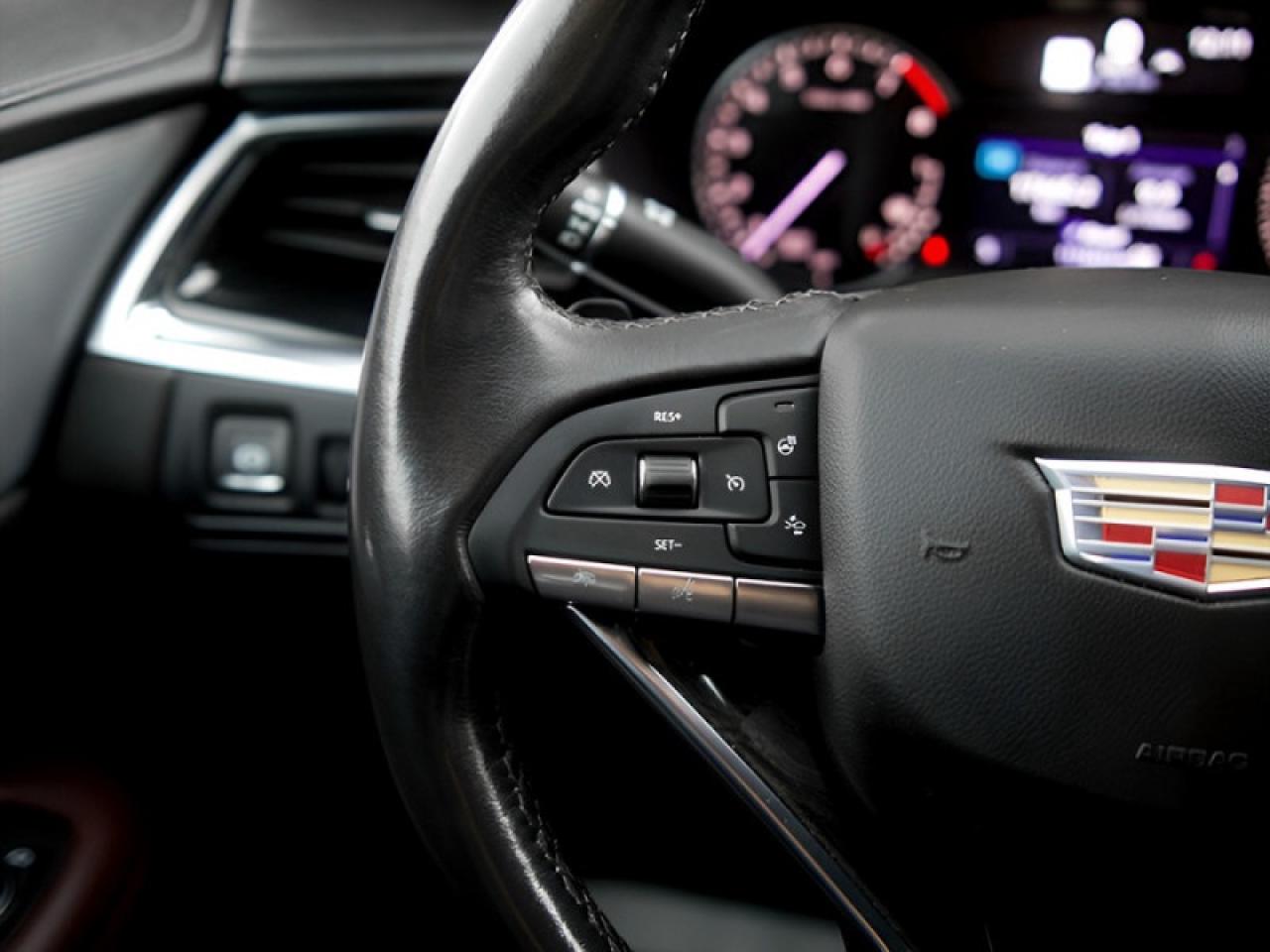 2021 Cadillac XT6 Premium Luxury  **VERY CLEAN - 6 PASS** Photo