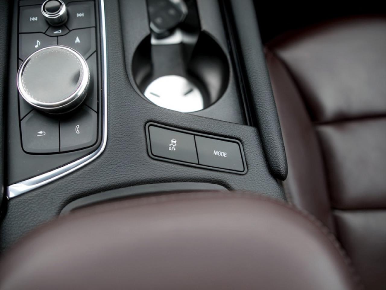 2021 Cadillac XT6 Premium Luxury  **VERY CLEAN - 6 PASS** Photo