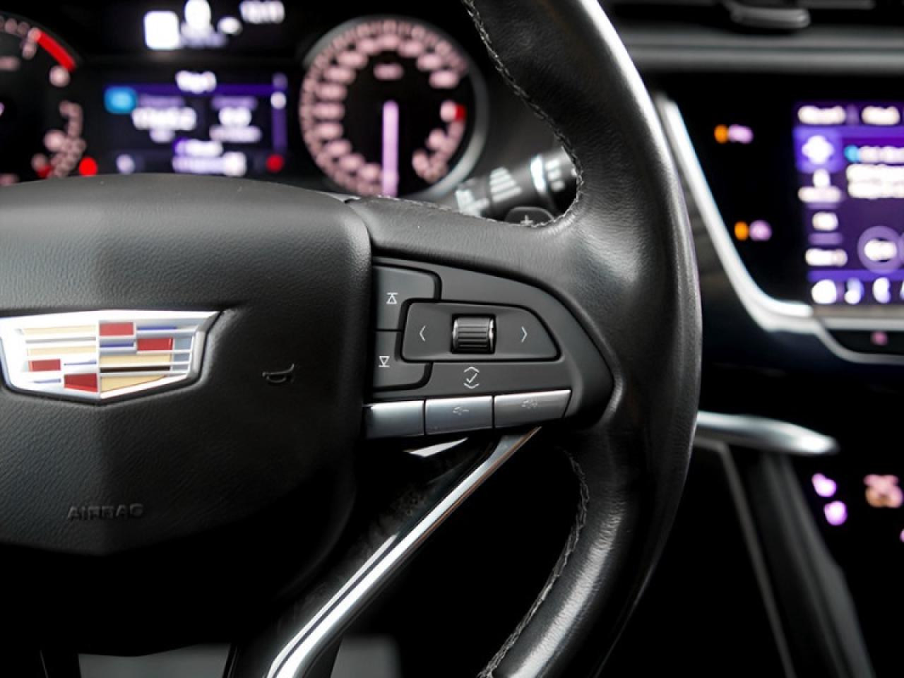 2021 Cadillac XT6 Premium Luxury  **VERY CLEAN - 6 PASS** Photo