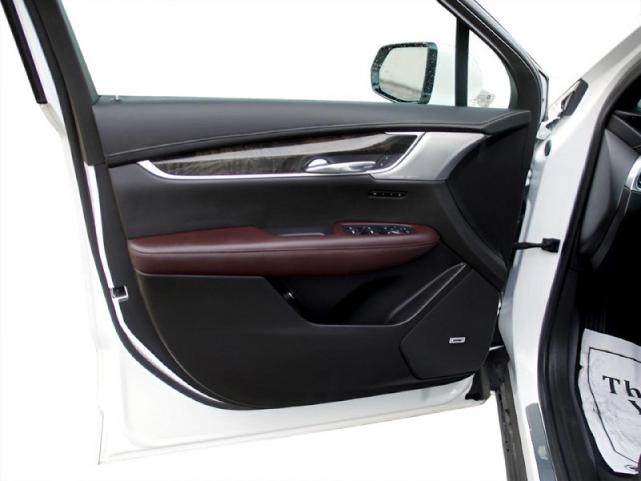 2021 Cadillac XT6 Premium Luxury  **VERY CLEAN - 6 PASS** Photo