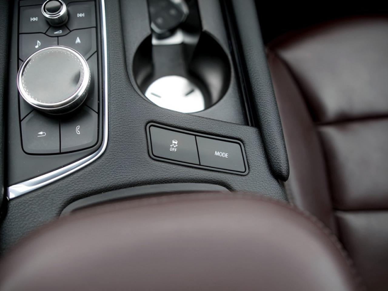 2021 Cadillac XT6 Premium Luxury  **VERY CLEAN - 6 PASS** Photo