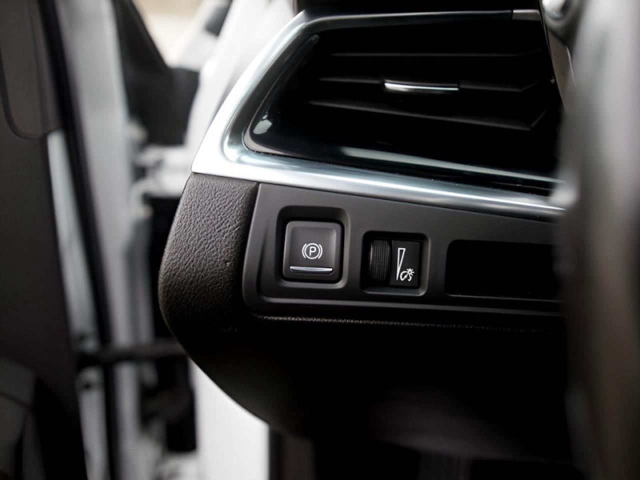 2021 Cadillac XT6 Premium Luxury  **VERY CLEAN - 6 PASS** Photo