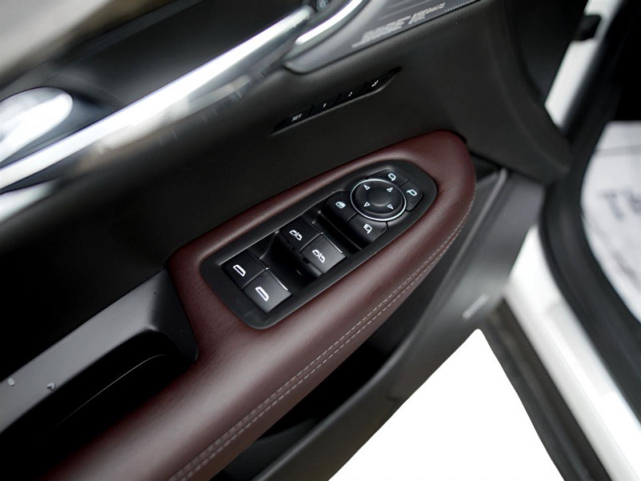 2021 Cadillac XT6 Premium Luxury  **VERY CLEAN - 6 PASS** Photo