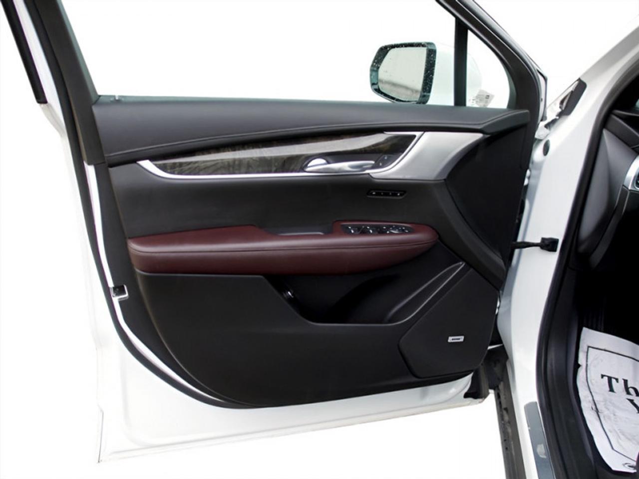 2021 Cadillac XT6 Premium Luxury  **VERY CLEAN - 6 PASS** Photo