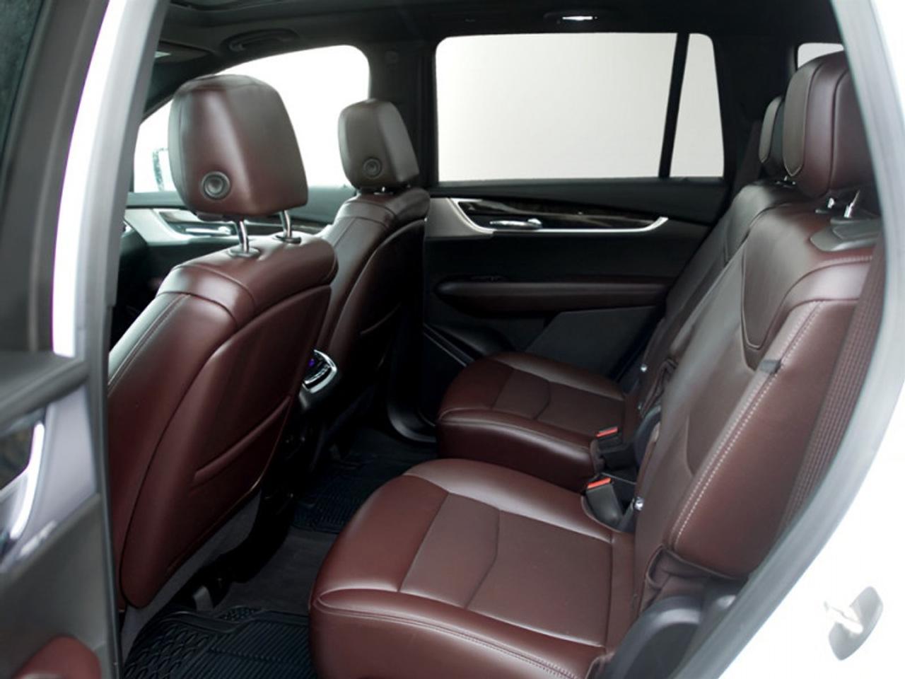 2021 Cadillac XT6 Premium Luxury  **VERY CLEAN - 6 PASS** Photo