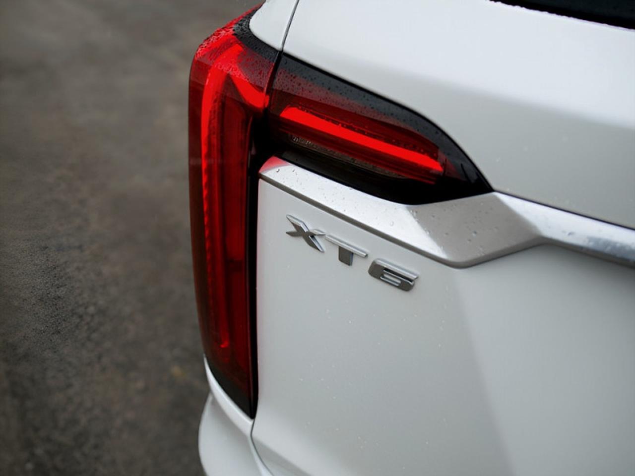 2021 Cadillac XT6 Premium Luxury  **VERY CLEAN - 6 PASS** Photo