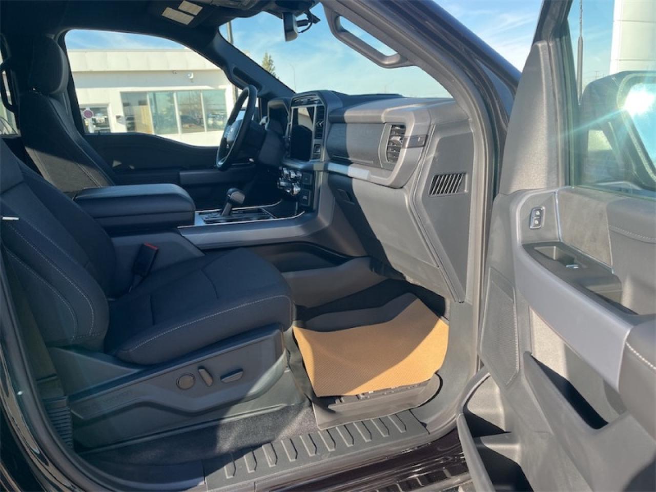 2025 Ford F-150 XLT Photo5