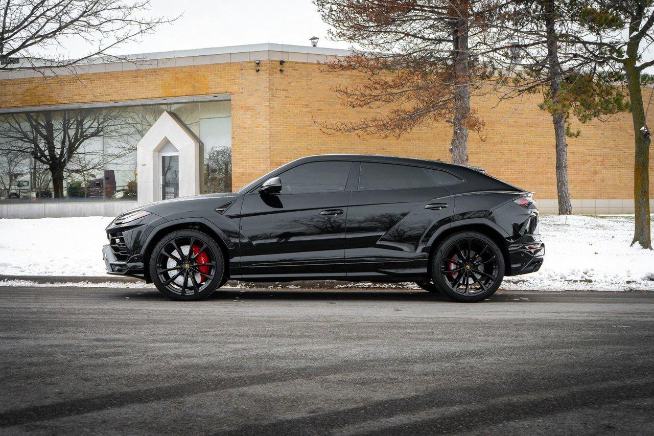 2022 Lamborghini Urus  Photo