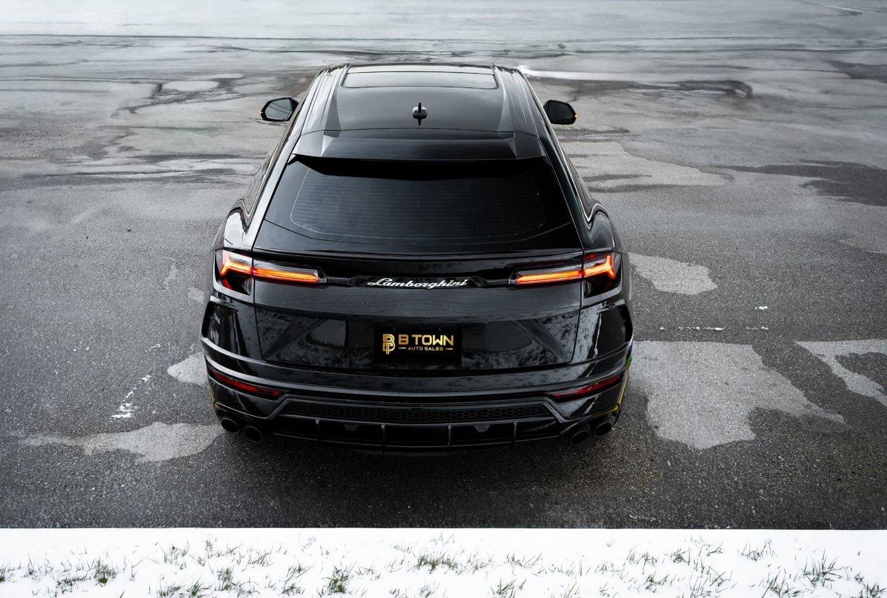 2022 Lamborghini Urus  Photo