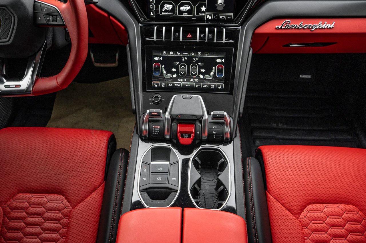 2022 Lamborghini Urus  Photo