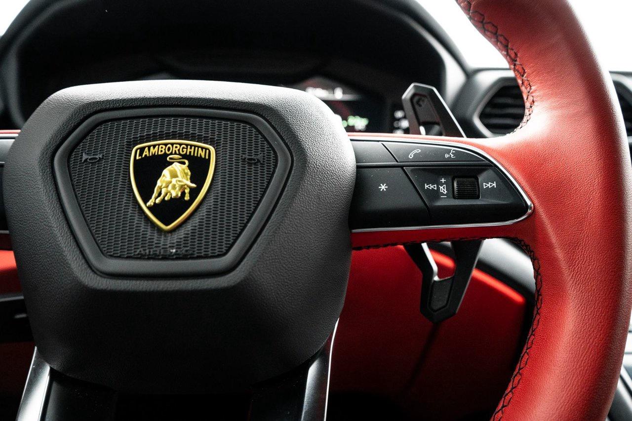 2022 Lamborghini Urus  Photo