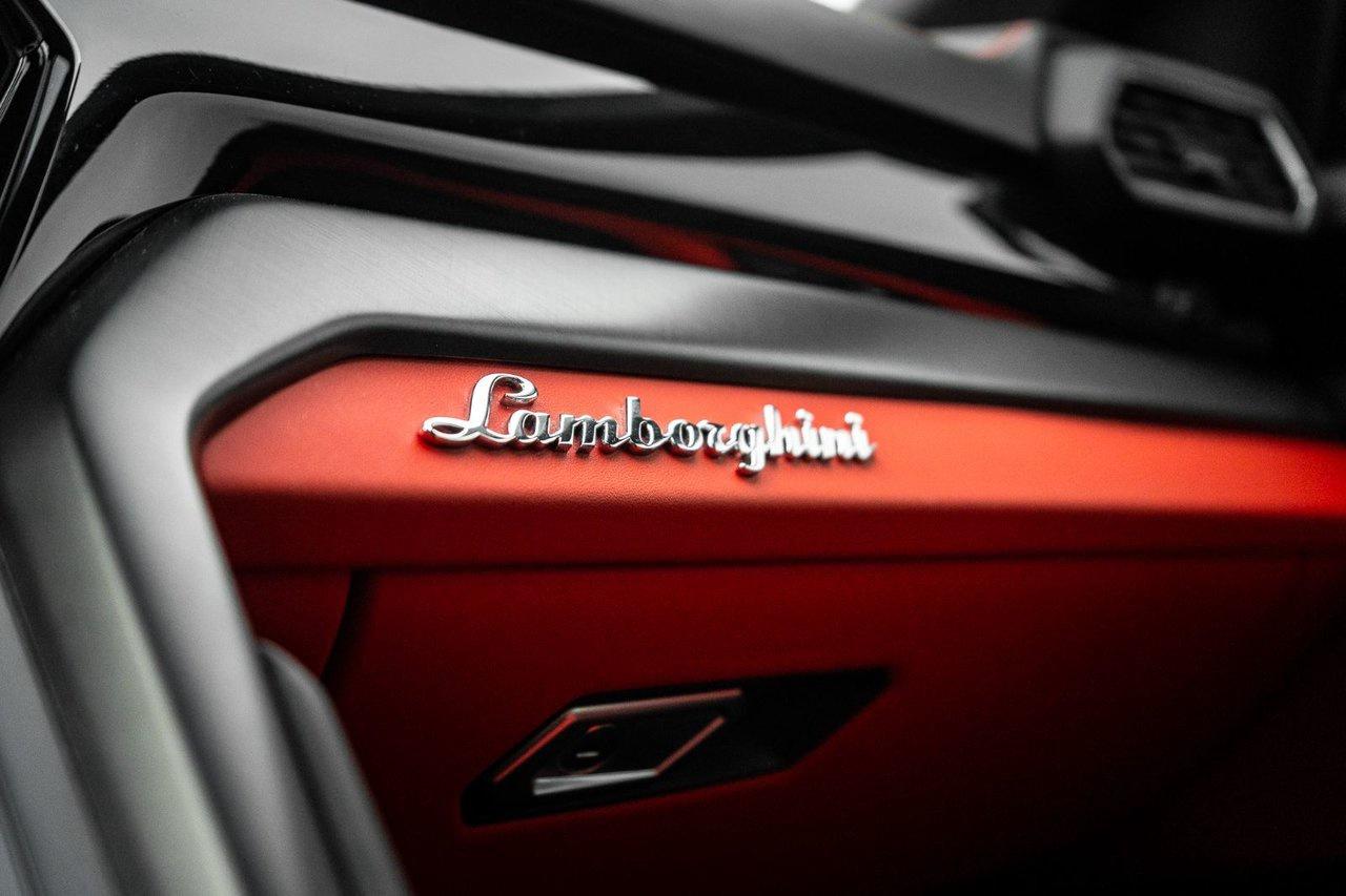 2022 Lamborghini Urus  Photo