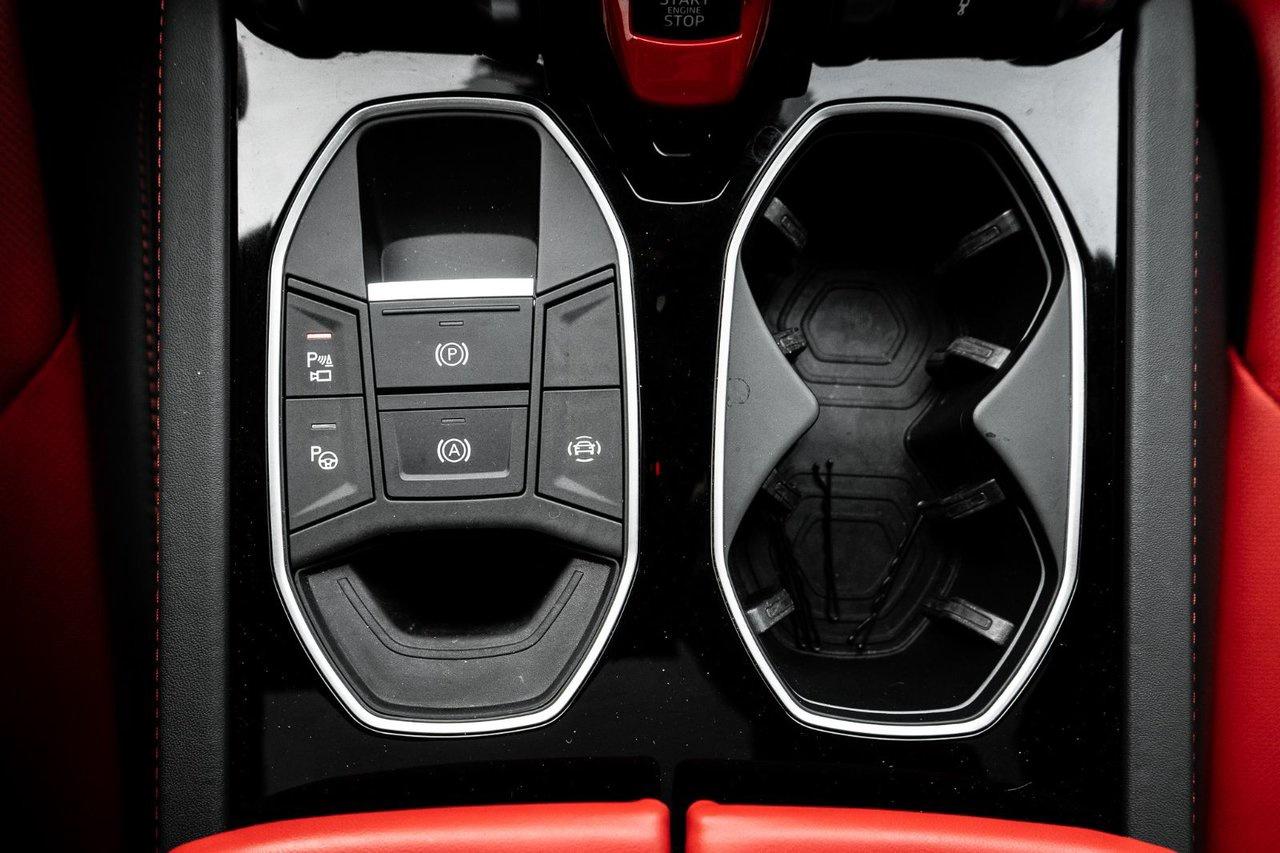 2022 Lamborghini Urus  Photo