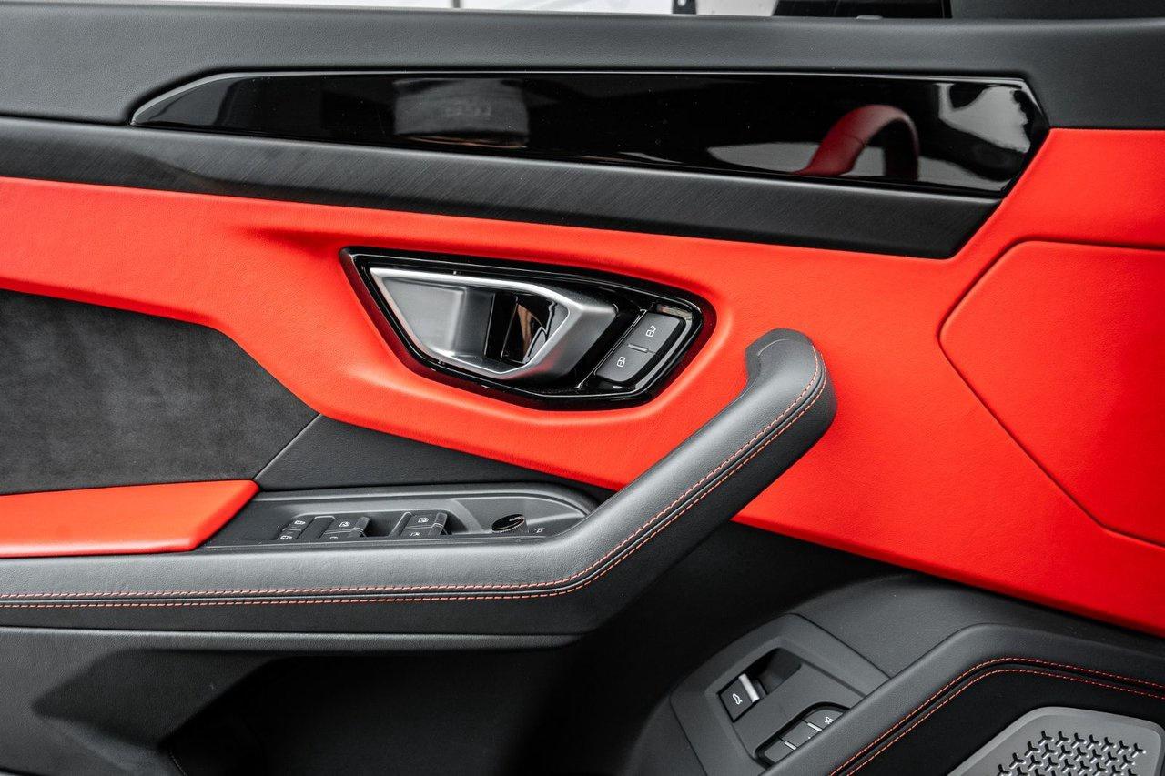 2022 Lamborghini Urus  Photo