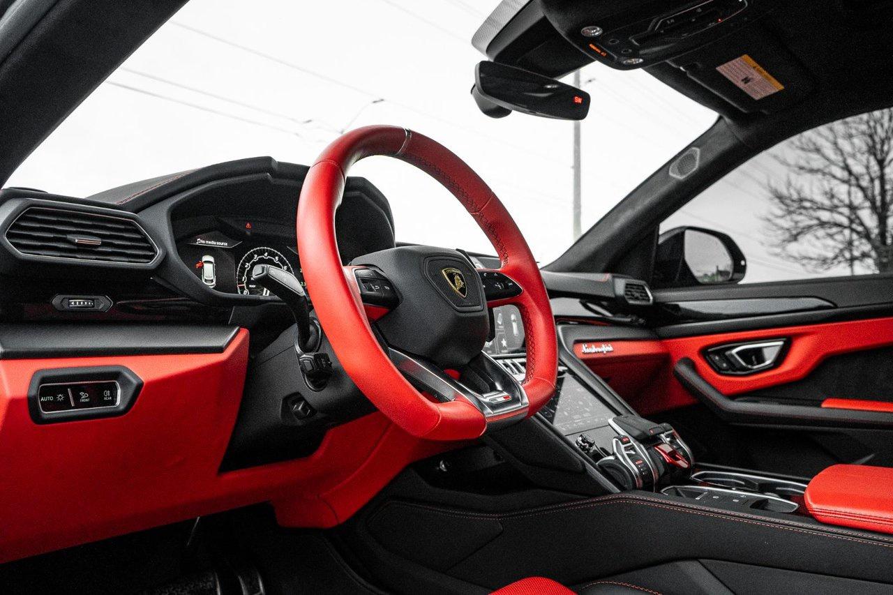 2022 Lamborghini Urus  Photo