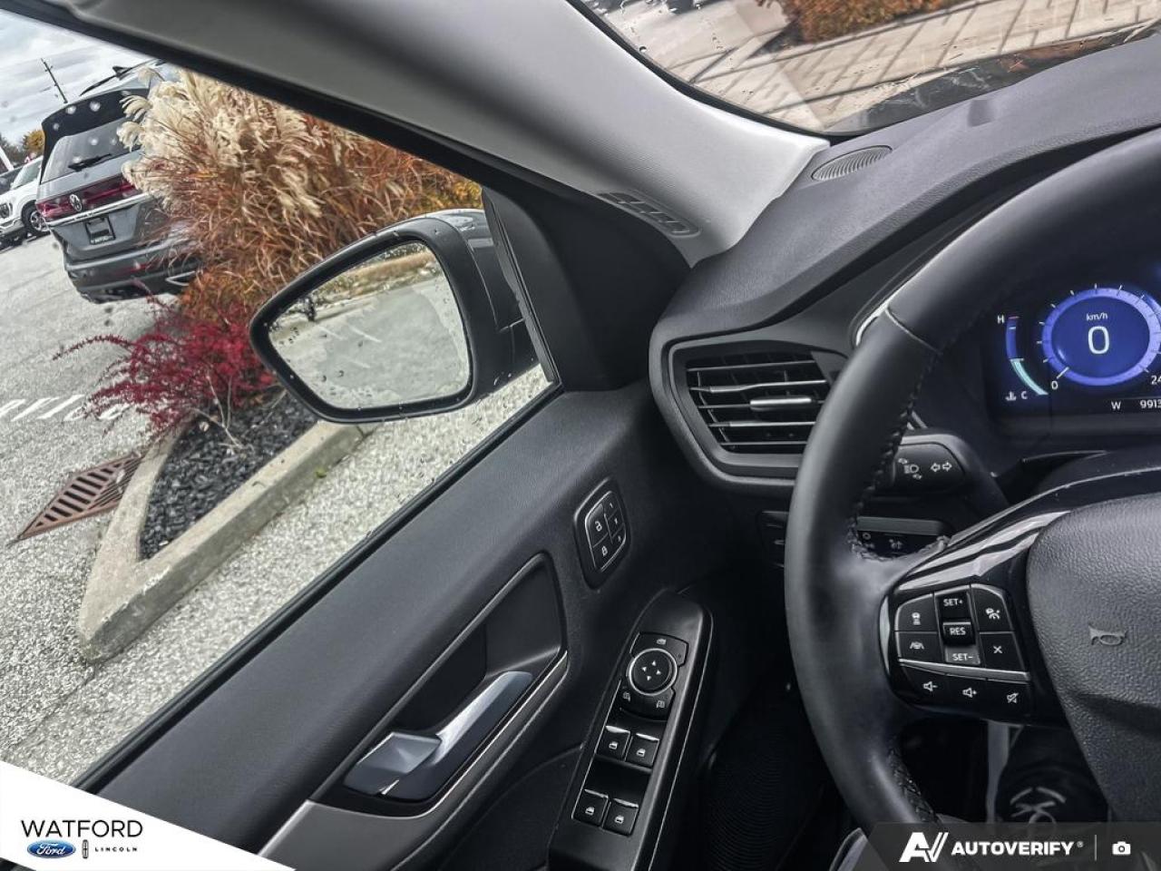 2022 Ford Escape SEL AWD Photo