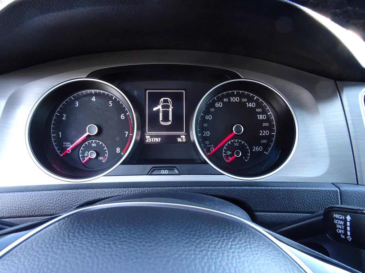 2016 Volkswagen Golf Treadline - Photo #13