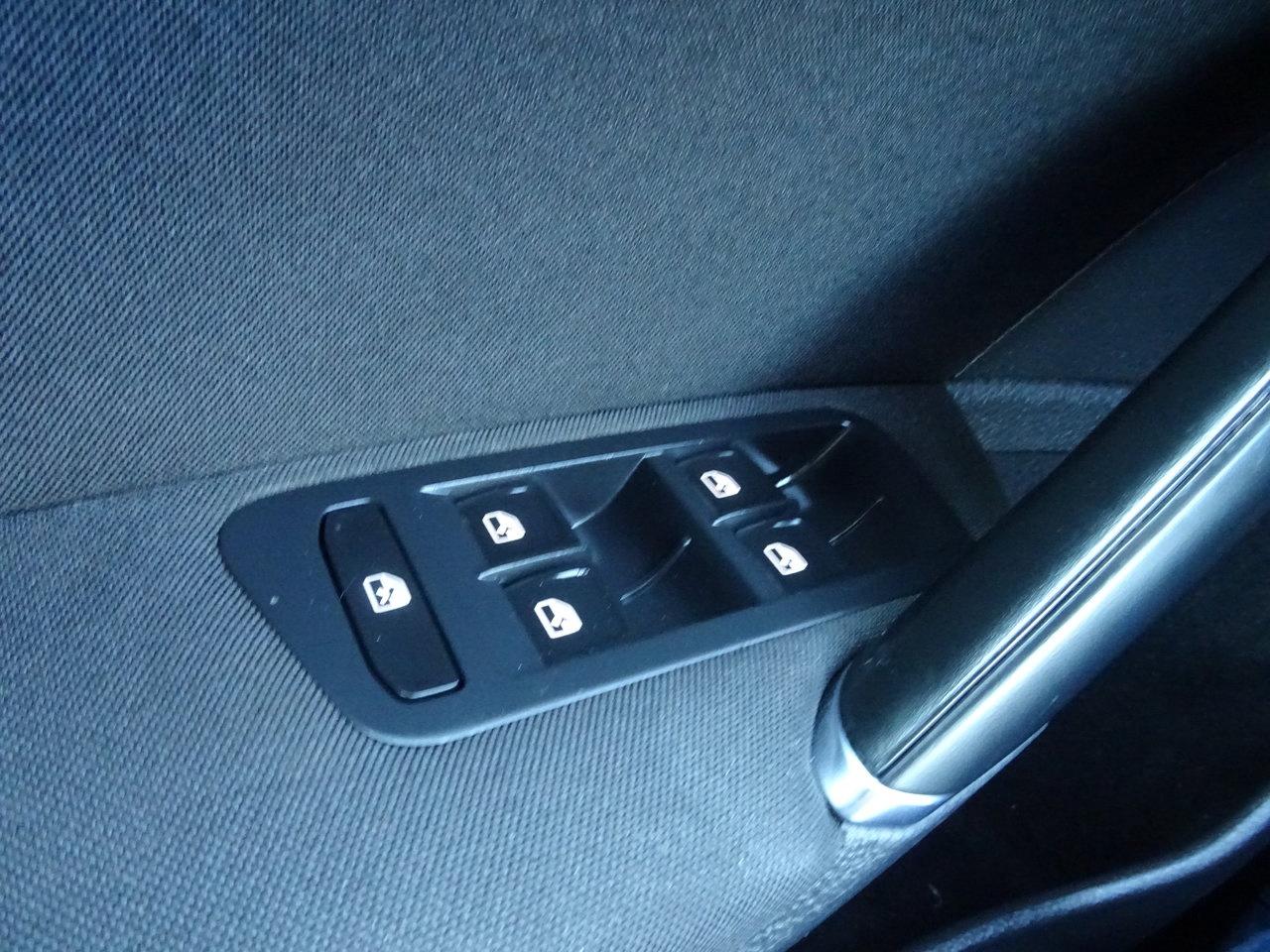 2016 Volkswagen Golf Treadline - Photo #17