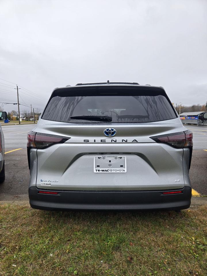 2025 Toyota Sienna Sienna LE AWD 8-Pass Photo