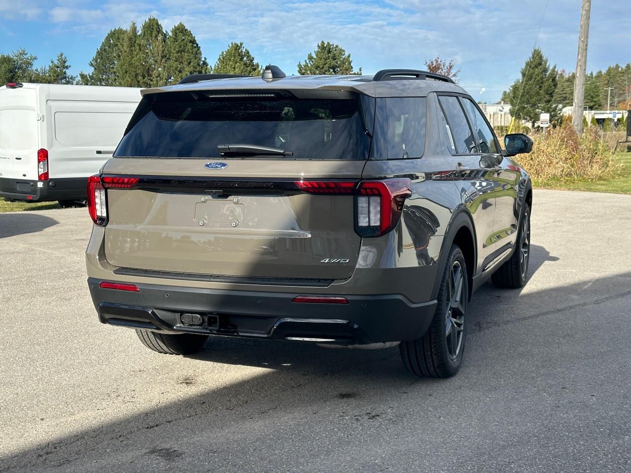 2026 Ford Explorer ST-Line 4WD Photo