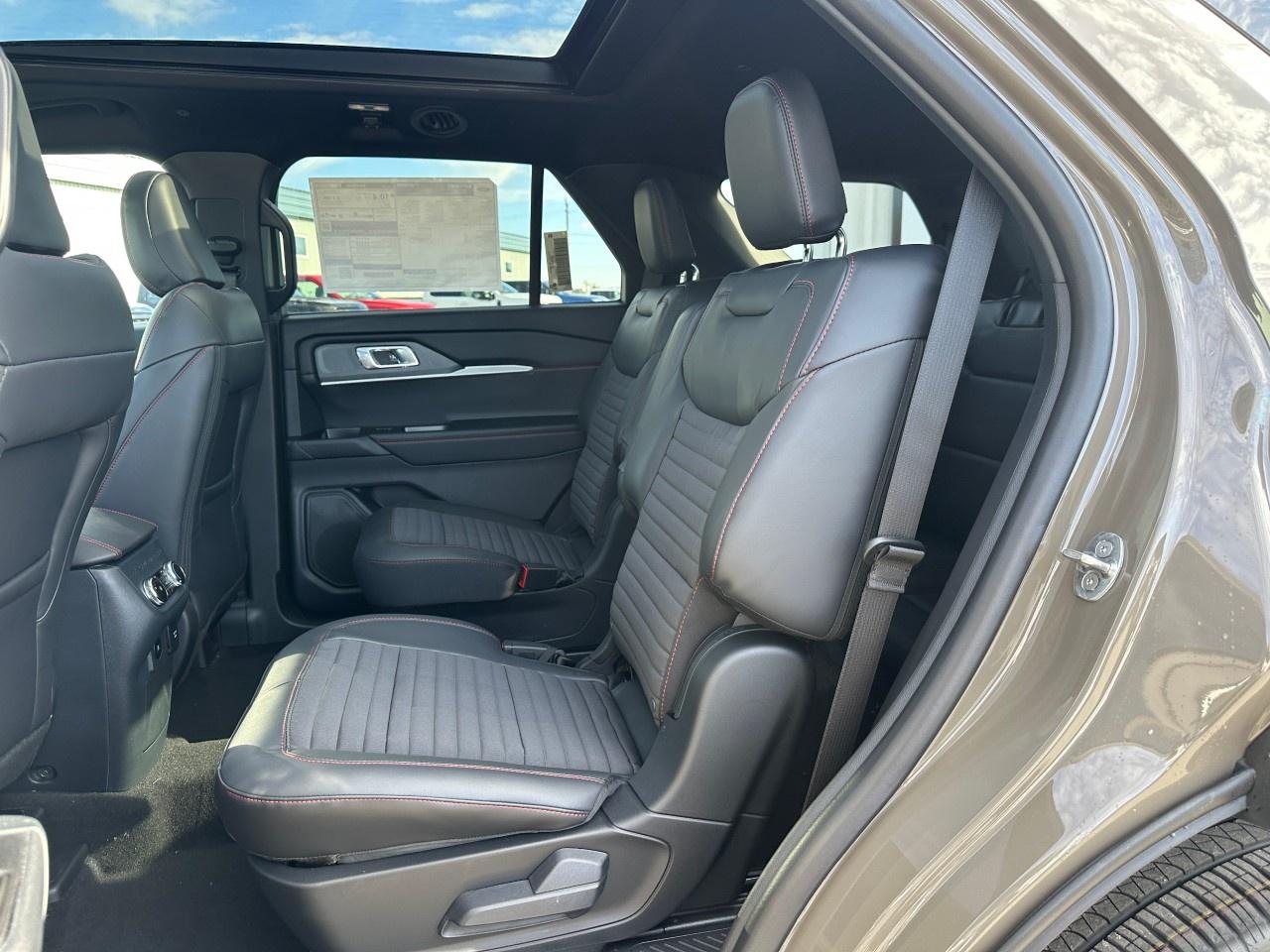 2026 Ford Explorer ST-Line 4WD Photo