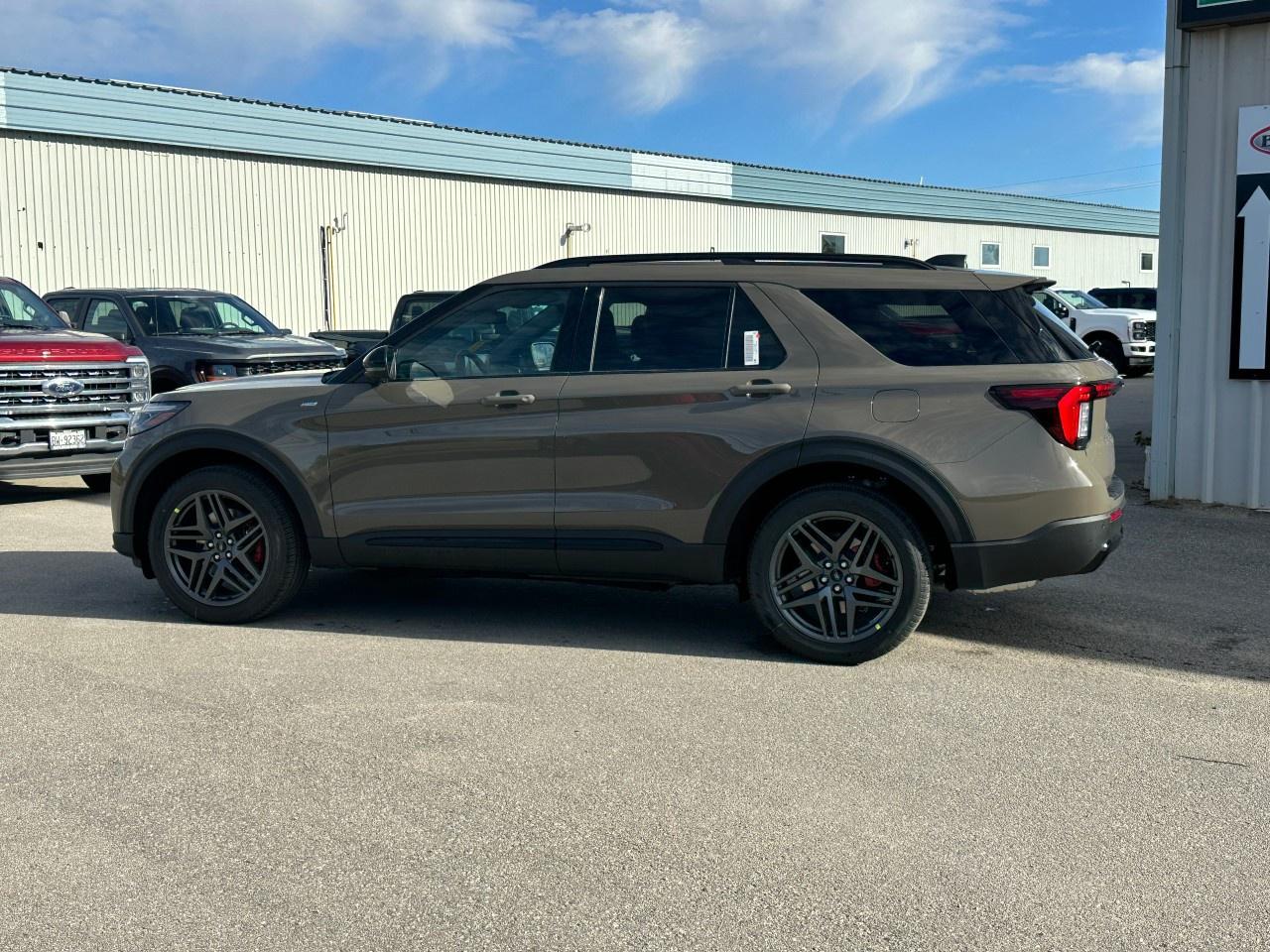 2026 Ford Explorer ST-Line 4WD Photo