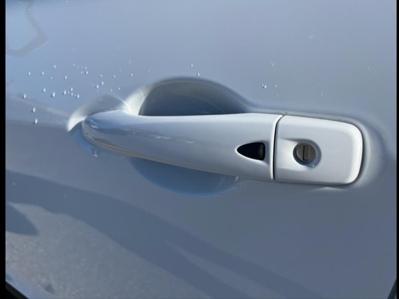 2025 Nissan Kicks Play SV FWD Photo